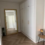 Short In The Center, Free Parking 3*
