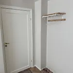 Short In The Center, Free Parking 3*