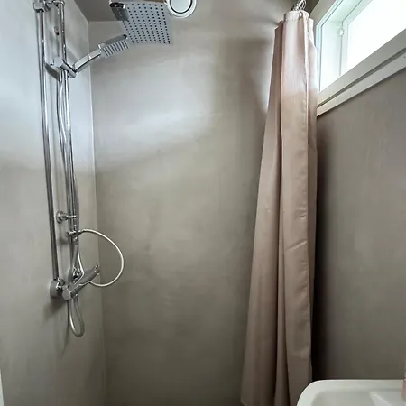 Short In The Center, Free Parking Πανσιόν Τάμπερε