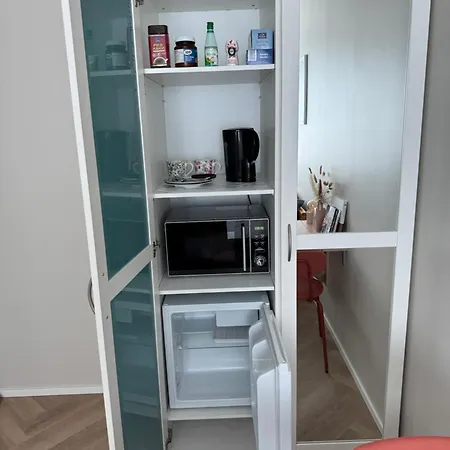 Short In The Center, Free Parking 招待所