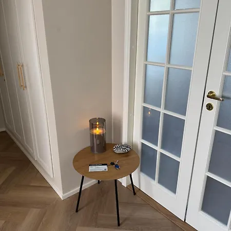 Short In The Center, Free Parking 坦佩雷